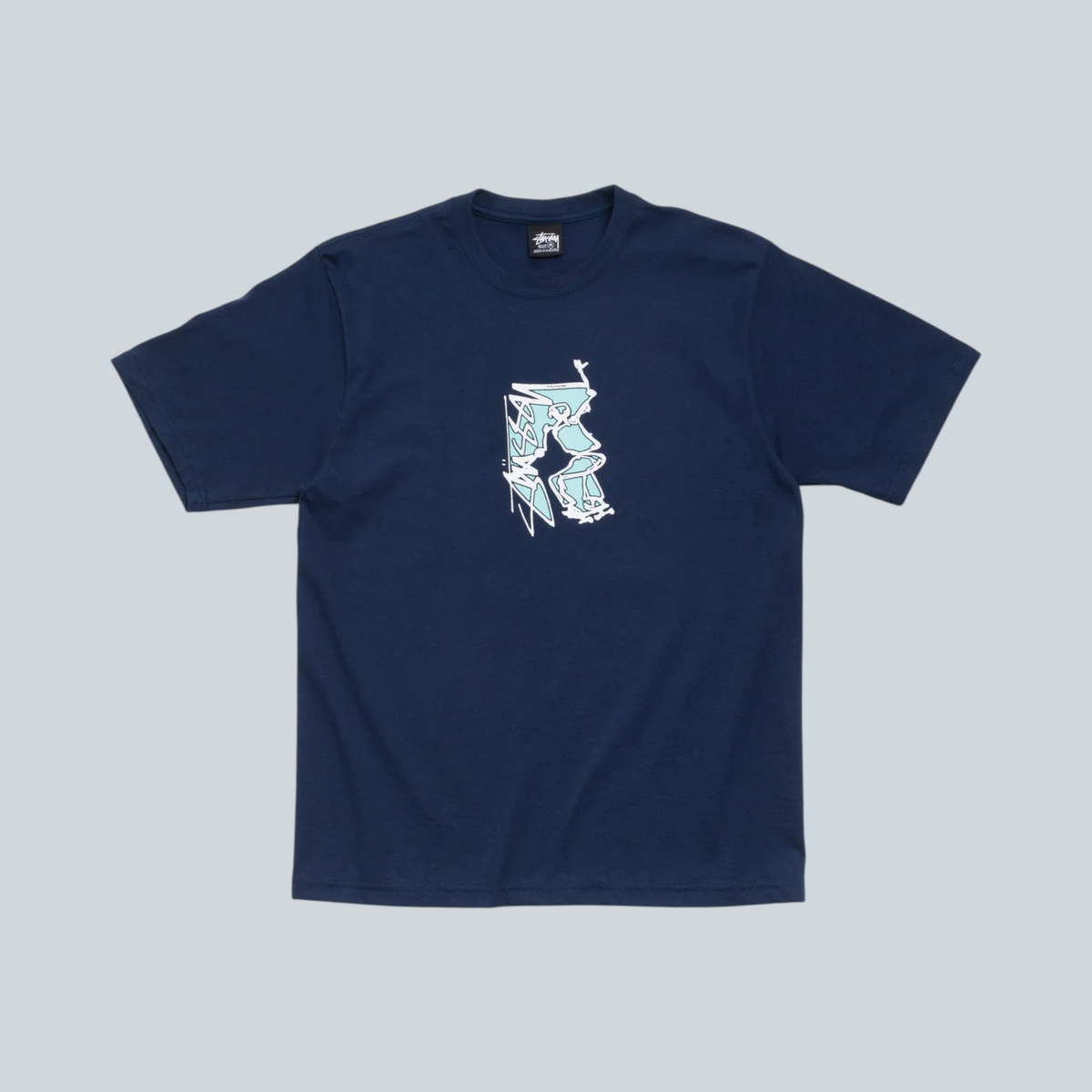 T-shirt Stüssy Smooth SK8 en coton bleu marine avec imprimé graphique de skateboard sur la poitrine, par Saison
