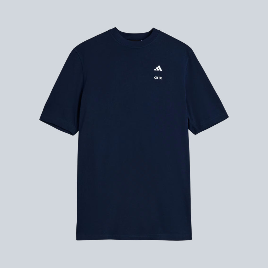 T-shirt Saison adidas x Arte Antwerp bleu marine à col rond avec logos blancs sur la poitrine