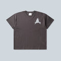 T-shirt Saison anthracite en jersey de coton avec imprimé graphique sur la poitrine, coupe décontractée.