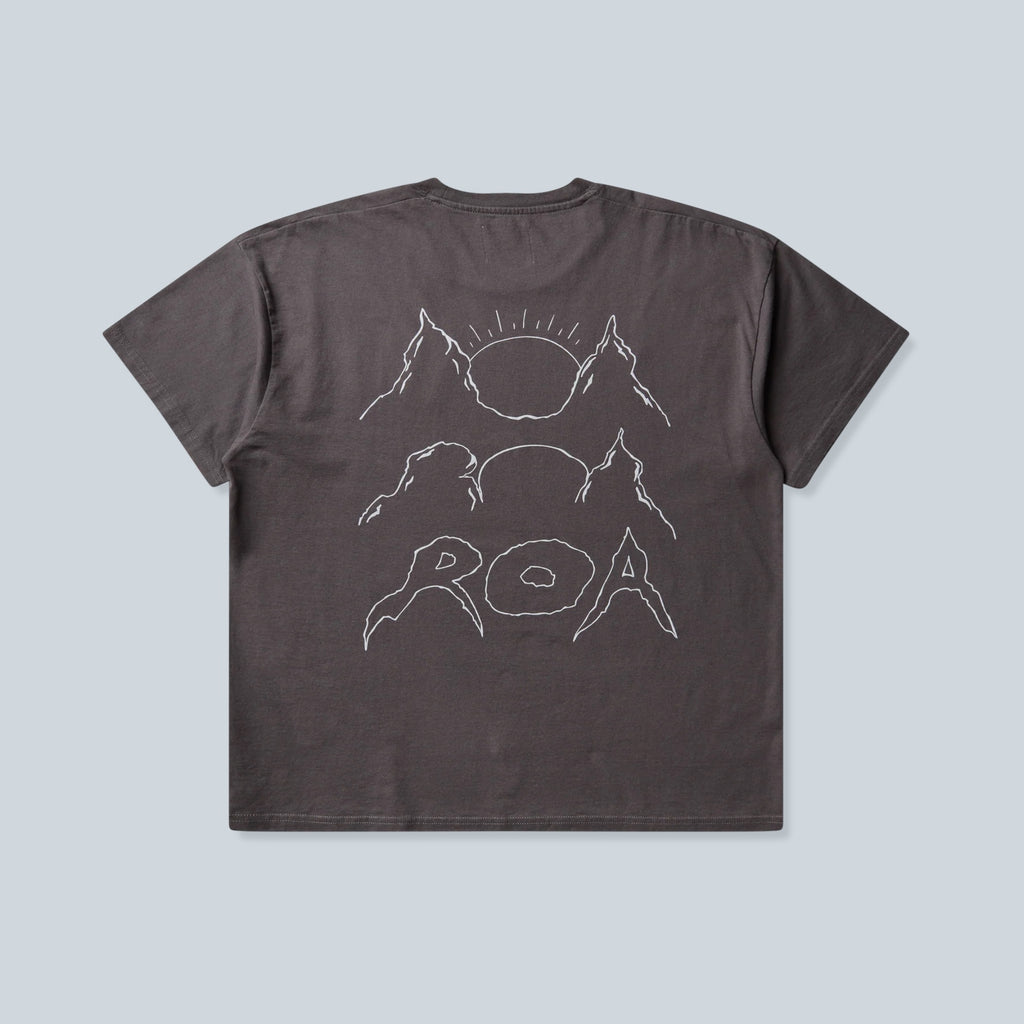 T-shirt Saison anthracite en jersey de coton avec imprimé graphique de montagnes au dos