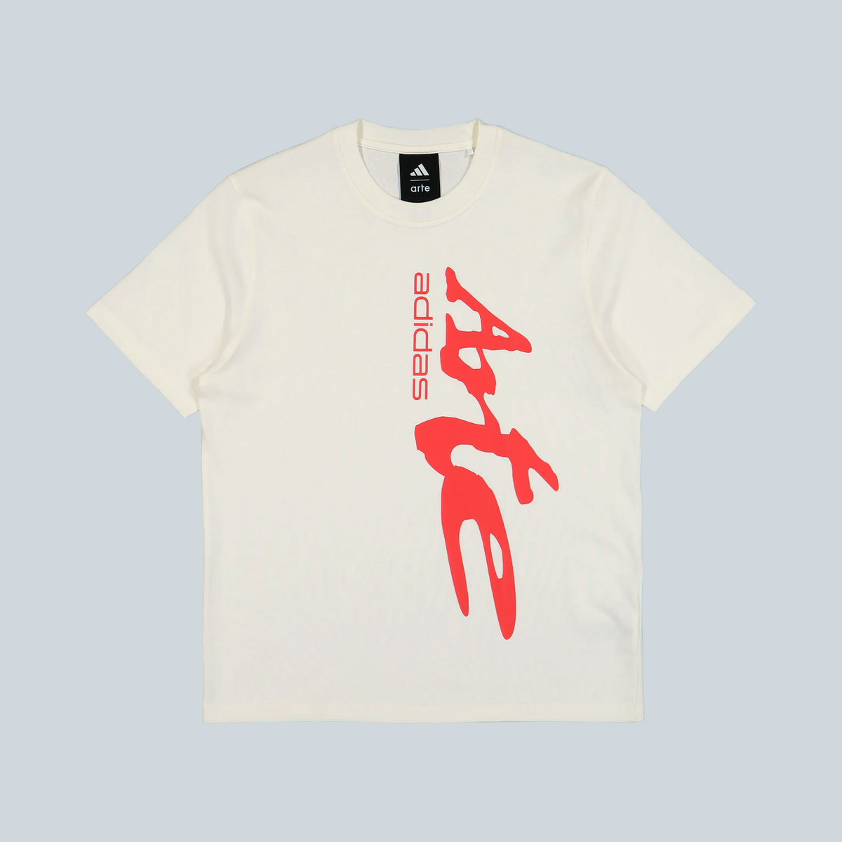 T-shirt Saison en maille polyamide blanc cassé avec logo Arte Antwerp et adidas rouge vif sur le devant