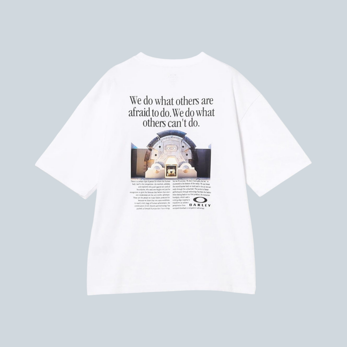 T-shirt blanc Saison ENHANCE QDC SS TEE BP 5.0 en jersey technique avec impression graphique au dos