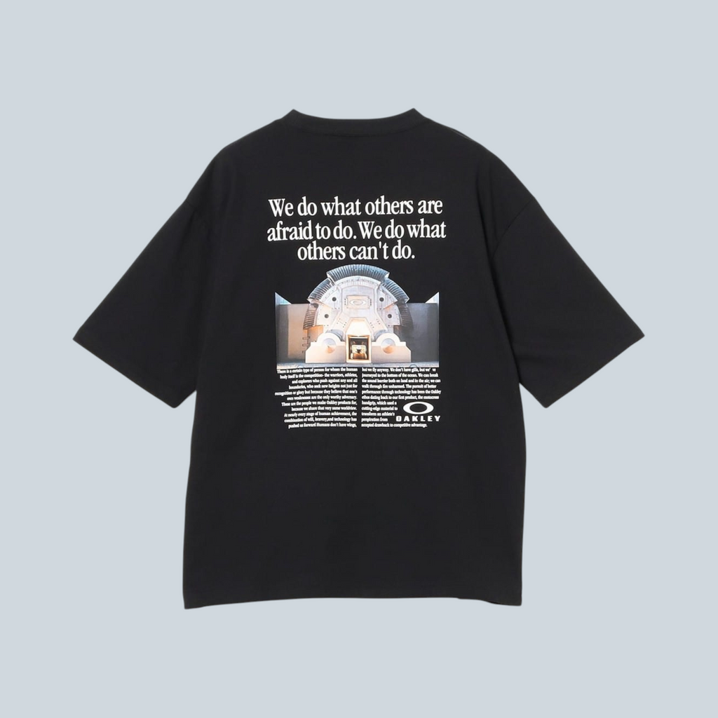 T-shirt Saison Enhance QDC noir avec impression graphique au dos et inscription inspirante sur tissu technique
