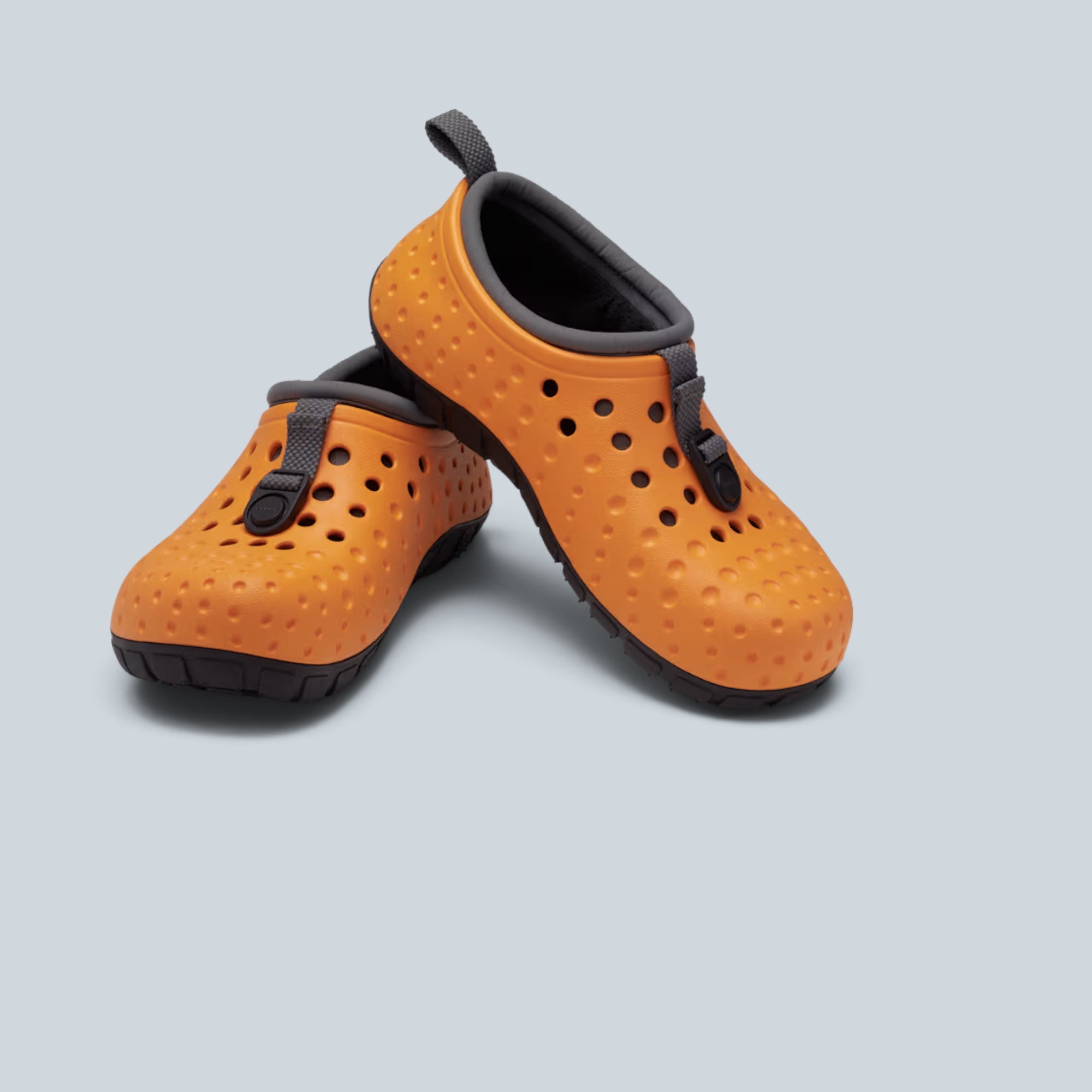 Chaussures hybrides Saison Tembo II RO orange vif et noir avec tige perforée et semelle crantée Vibram