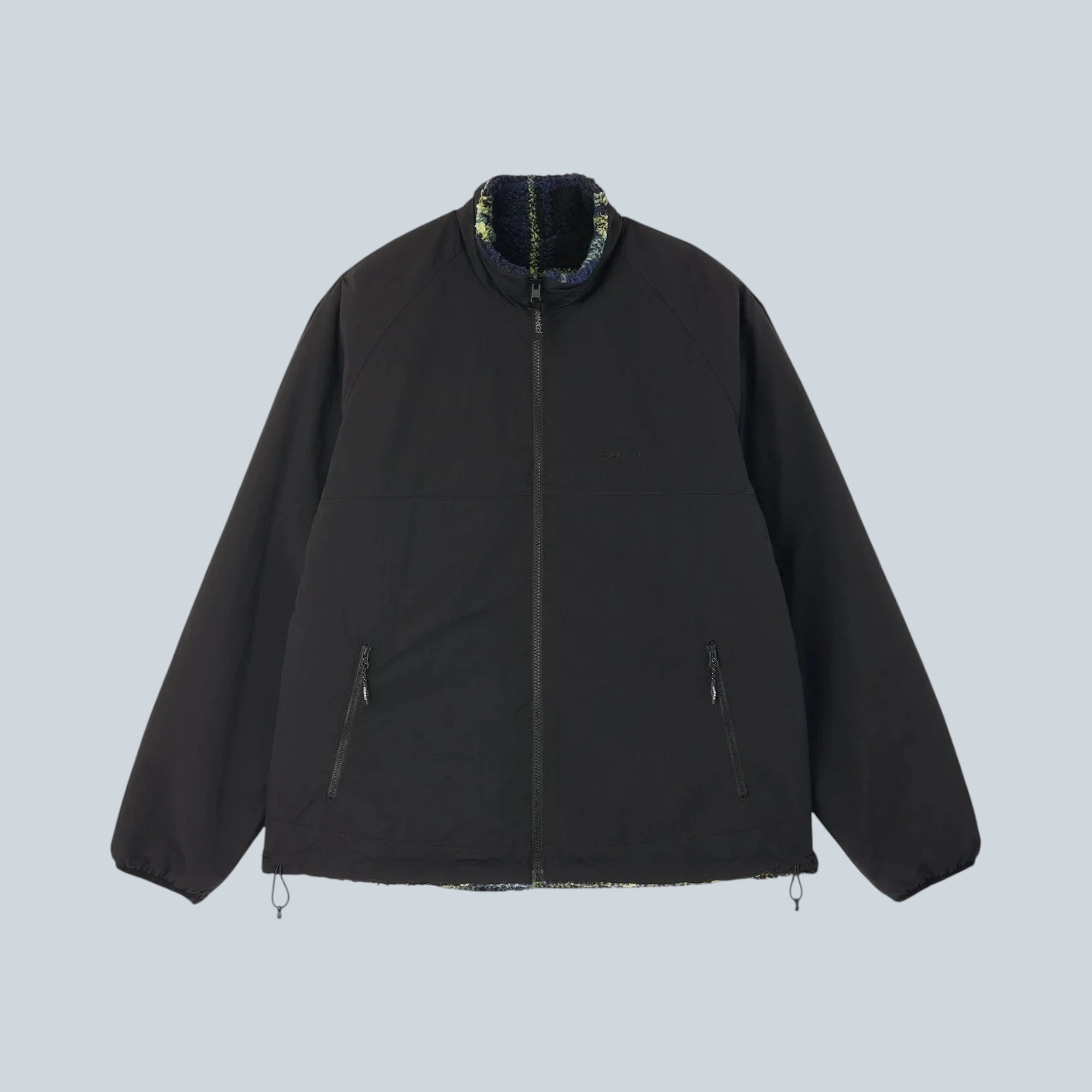 Veste réversible Saison en nylon noir avec col montant, montrant le côté uni noir de la veste zippée.