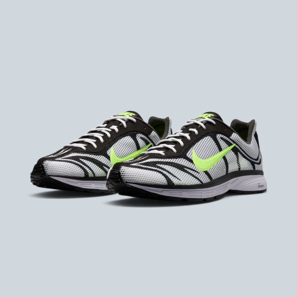 Baskets de course Saison Zoom Streak 3 blanches avec détails noirs et logo Nike vert volt sur fond gris